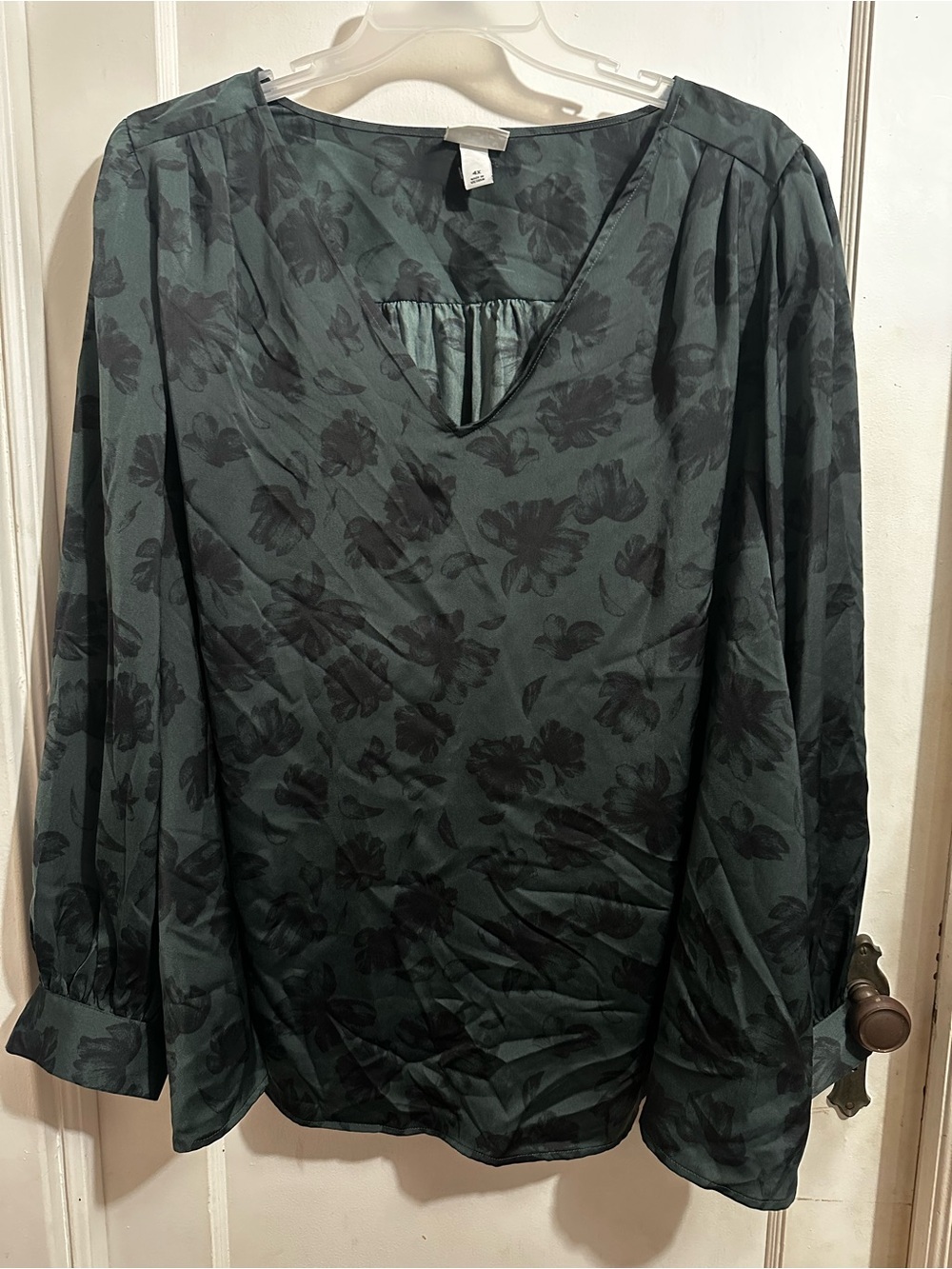 Ava & Viv Dark Green Floral V-Neck Long Sleeve Blouse NWOT